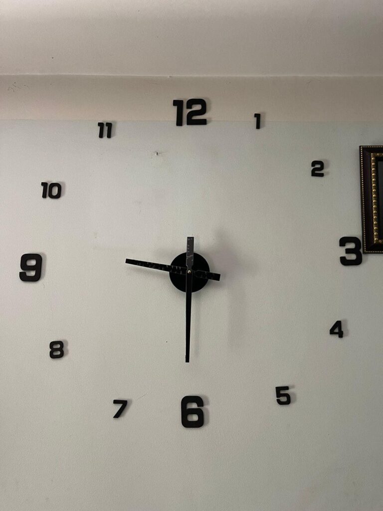 A creative and fashionable 3D Wall Clock DIY 12-hour display.